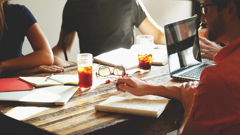 چگونه فضای کار مثبت در سازمان ایجاد کنیم؟